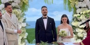 申京参加哥哥阿里坎的婚礼 兄弟俩晒的自拍超像双胞胎