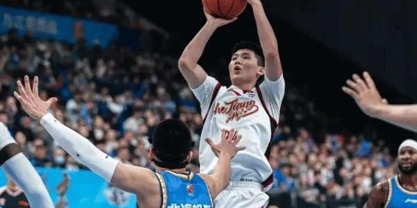 残阵击败稠州！首钢3名伤员，到场为队友加油，唯独不见一人身影