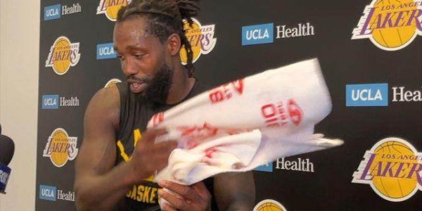 开云下载-贝弗利参加湖人发布会，与韦少的互动让人暂时安心